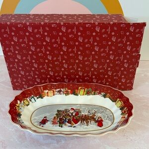 Villeroy & Boch Red and White Holiday “Toy’s Fantasy” Scalloped Serving Dish